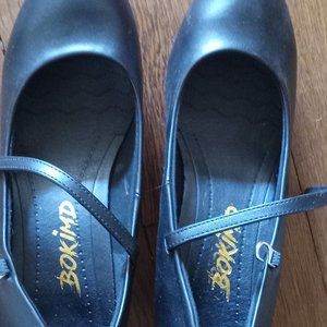 Dance shoes